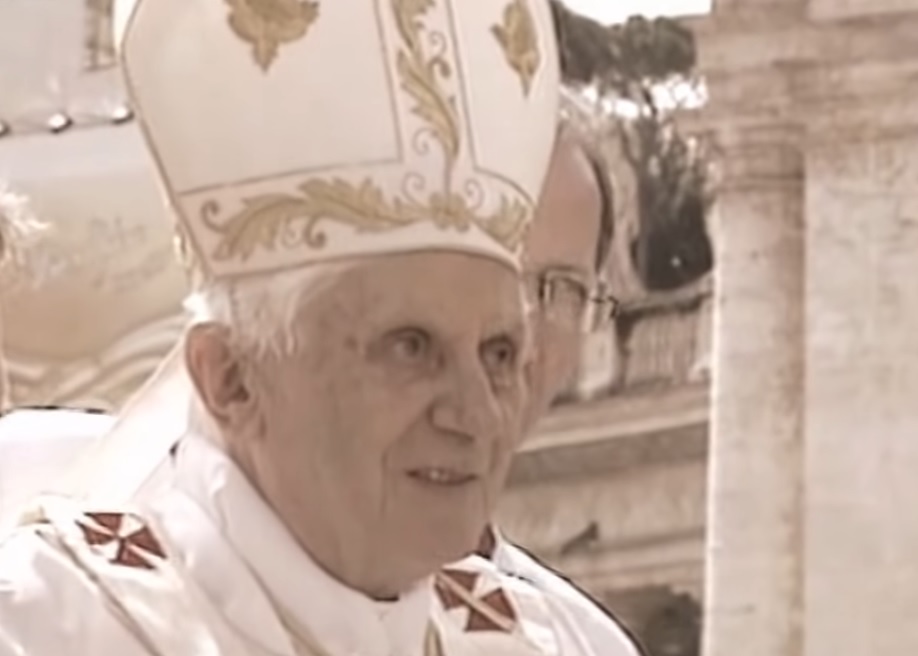 Benedykt XVI kościoł duchowny papież emeryt senior Ratzinger