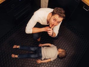 Syn Damiana Michałowskiego śpi na podłodze