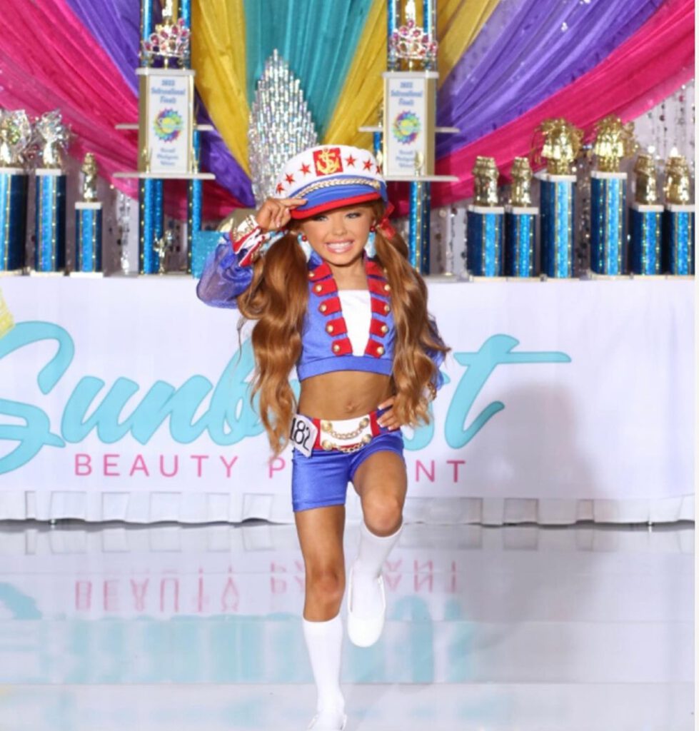 6-letnia miss wygląda jak dorosły karzeł. &ldquo;To jest chore!&rsquo; [FOTO]