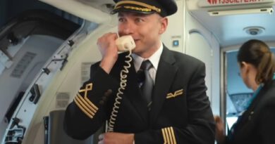 Poruszające zdarzenie w samolocie do Krakowa. Pilot prawie się popłakał! [VIDEO]