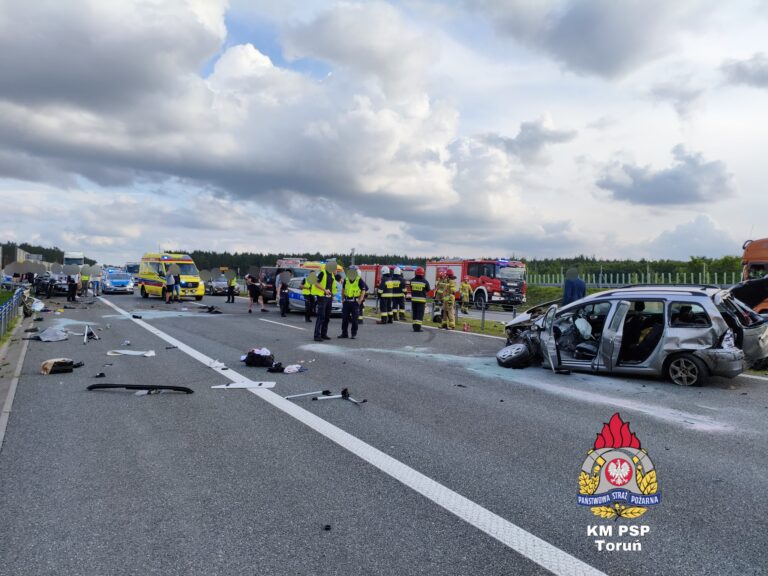 Groźny wypadek na autostradzie A1. Na miejsce wezwano śmigłowiec LPR