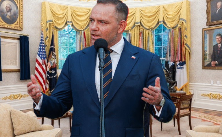 Po kilkunastu dniach prezydentury, Karol Nawrocki zaliczył właśnie pierwszą poważną wpadkę. Cyniczne kalkulacje wzięły górę nad interesem Polski