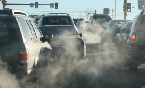 Rząd uderza w kierowców! Spalinówki dobijane podatkami