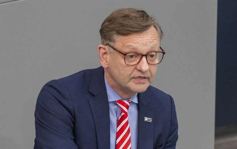 Polityk niemiecki chce reparacji od … Polski